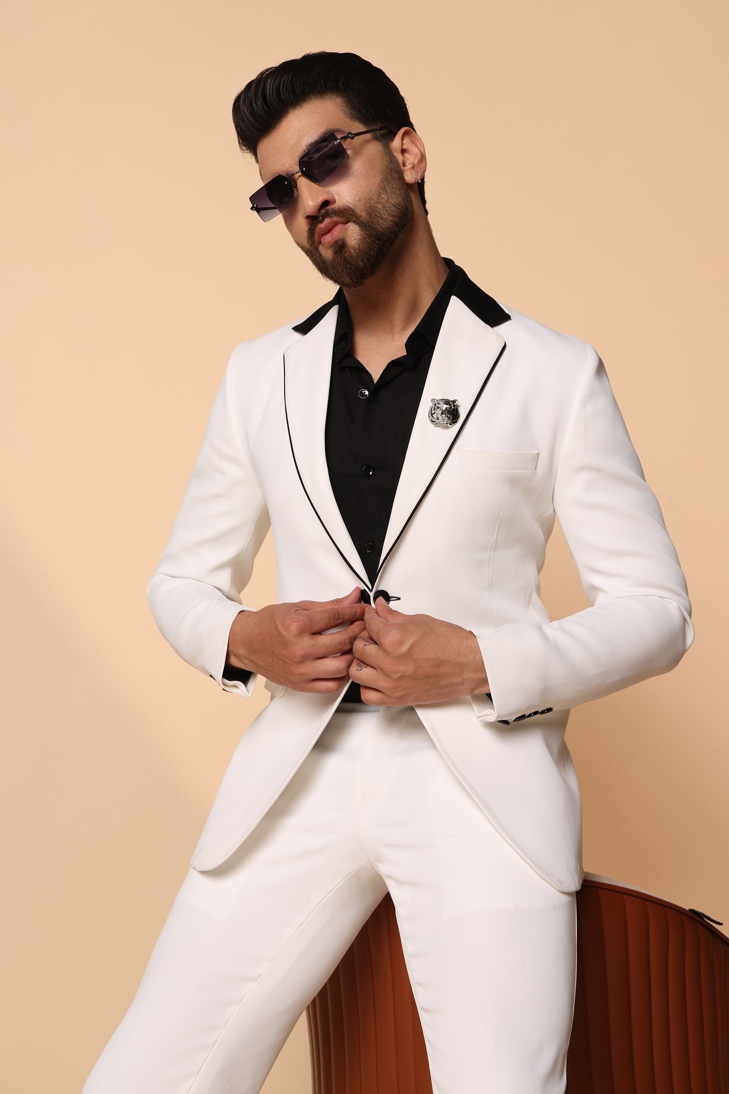 Elysium White Men Textured Single Breasted Slim Fit Formal Suit